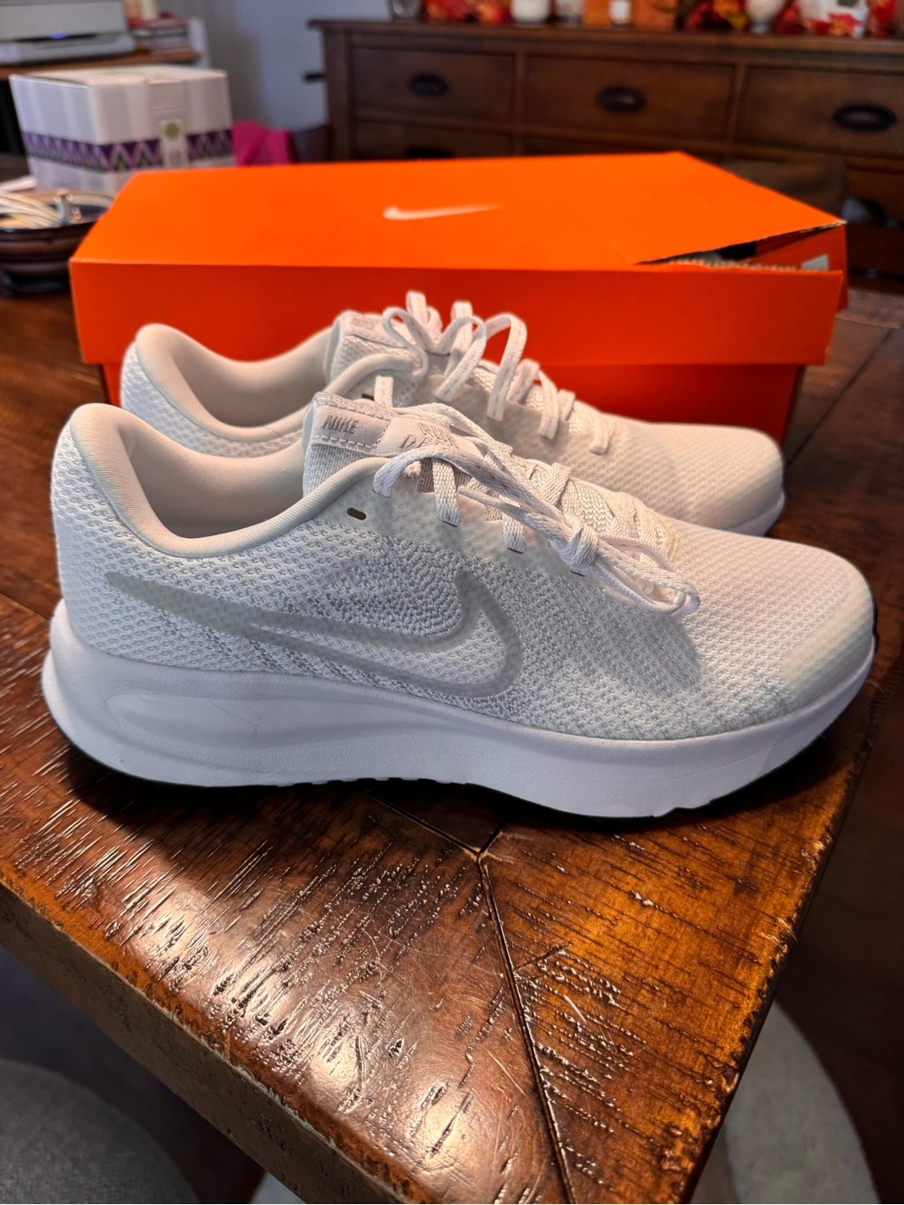 Nike women’s White Mesh Sneakers